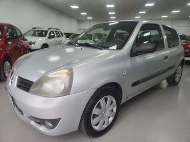 Renault Clio Clio II 2004 3p 1.2 Confort Authentique