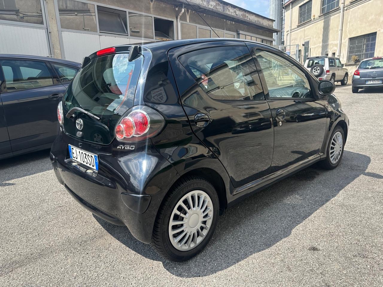 Toyota Aygo 1.0 12V 5 porte BENZINA - NAVI NEOPATENTATI