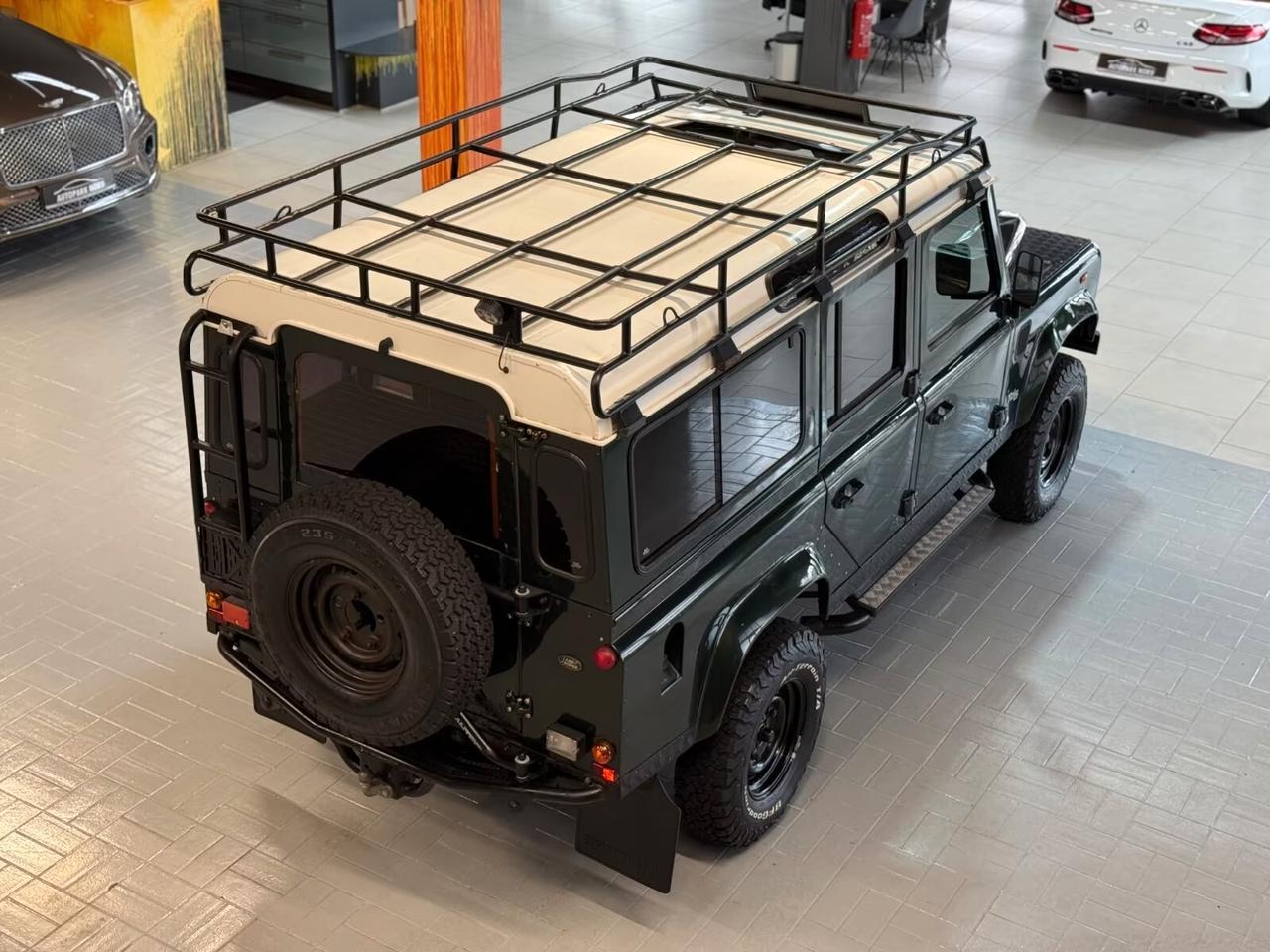 Land Rover Defender 110 2.5 Td5 Station Wagon 9 POSTI