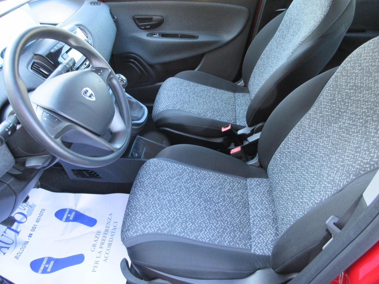 Lancia Ypsilon 1.0 firefly hybrid Silver s&s 70cv