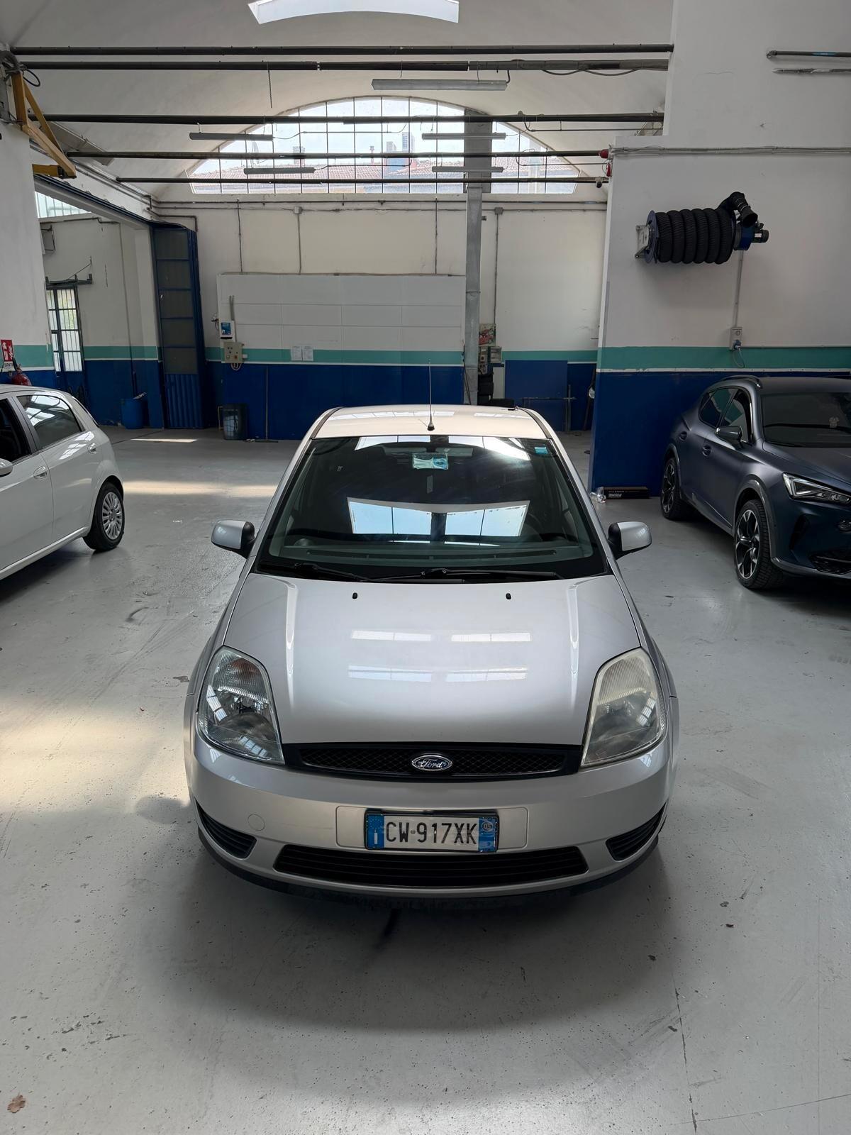 Ford Fiesta 1.4 16V 5p. Ghia