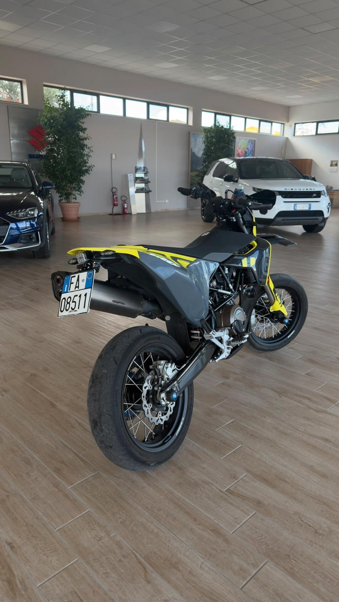 Husqvarna 701 Supermoto motard