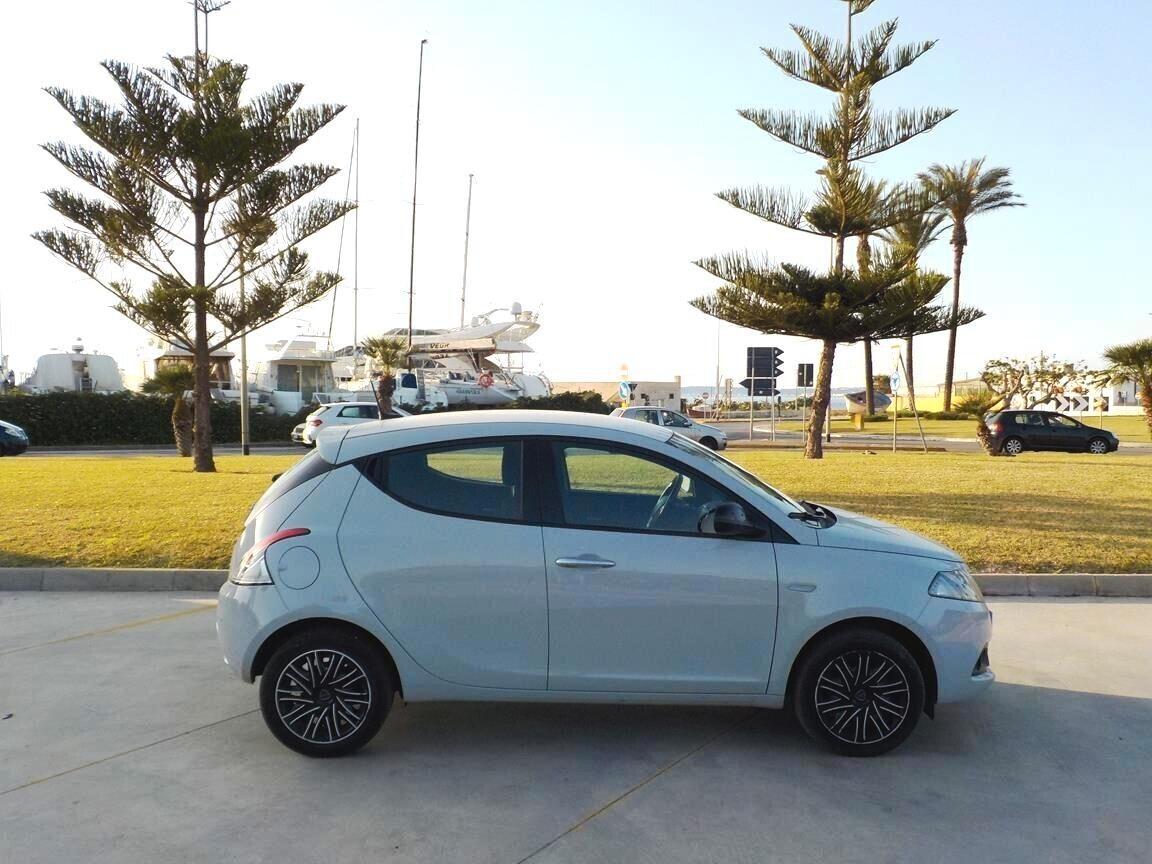 Lancia Ypsilon 1.0 FireFly 5 porte S&S Hybrid Ecochic Gold