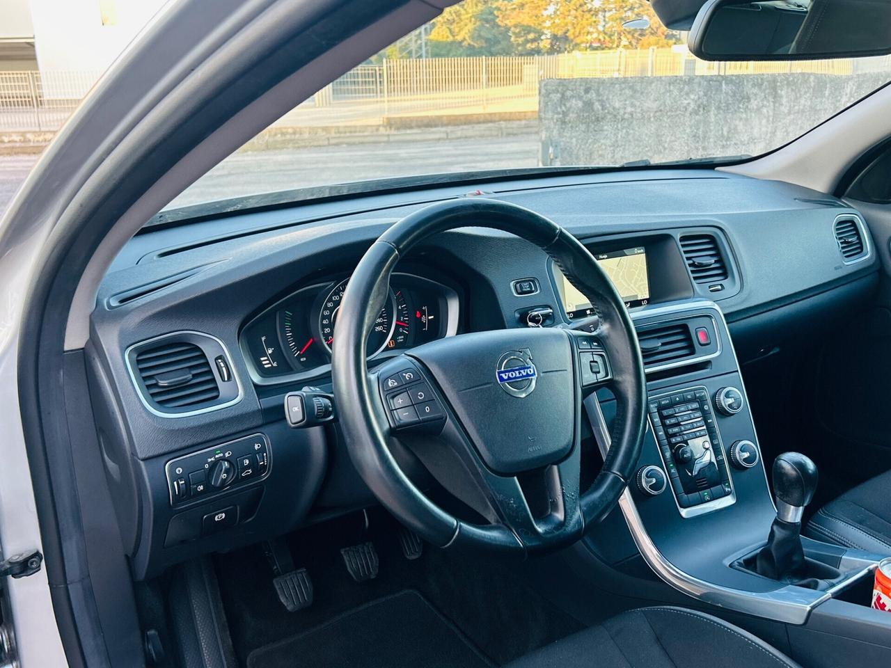 Volvo V60 D2 R-design Momentum