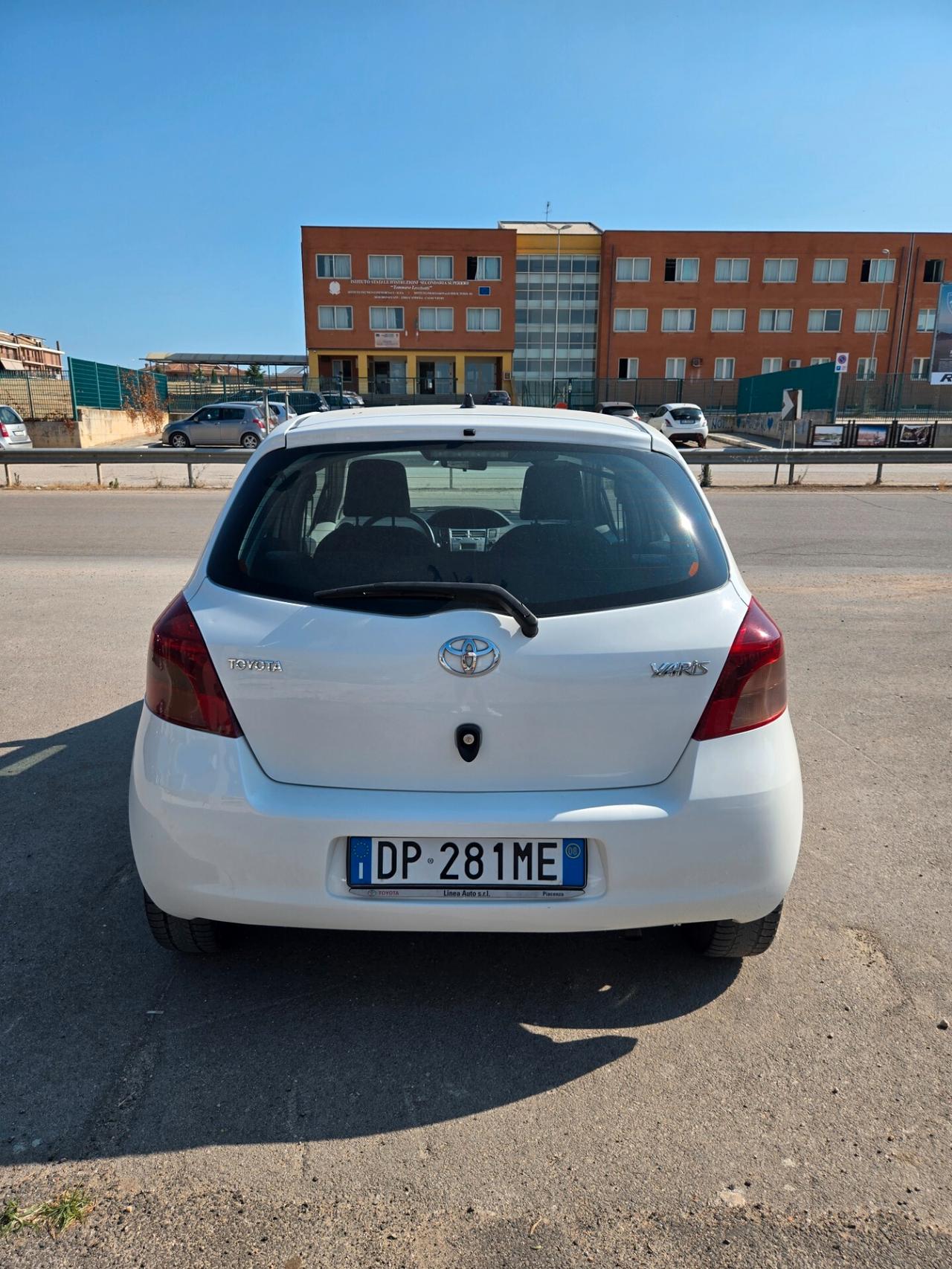 Toyota Yaris 1.0 5 porte Sol