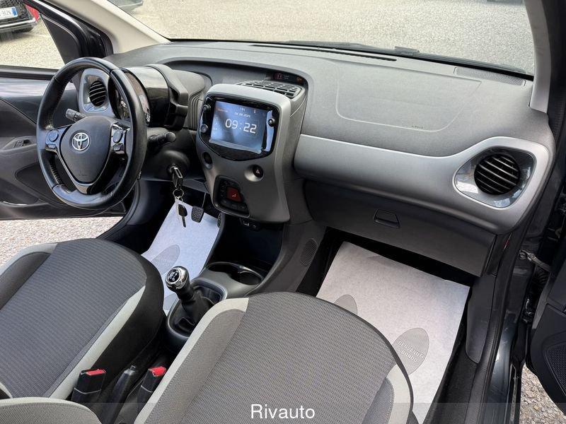 Toyota Aygo Aygo Connect 1.0 VVT-i 72 CV 5 porte x-play