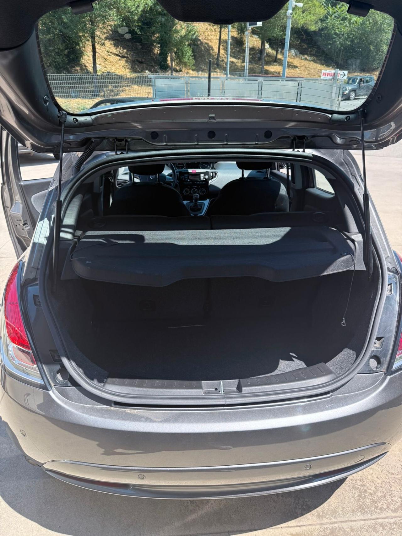Lancia Ypsilon 1.0 FireFly 5 porte S&S Hybrid Ecochic Gold