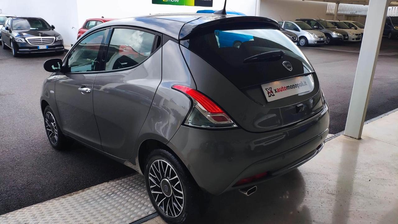Lancia Ypsilon 1.0 FireFly 5 porte S&S Hybrid Platino