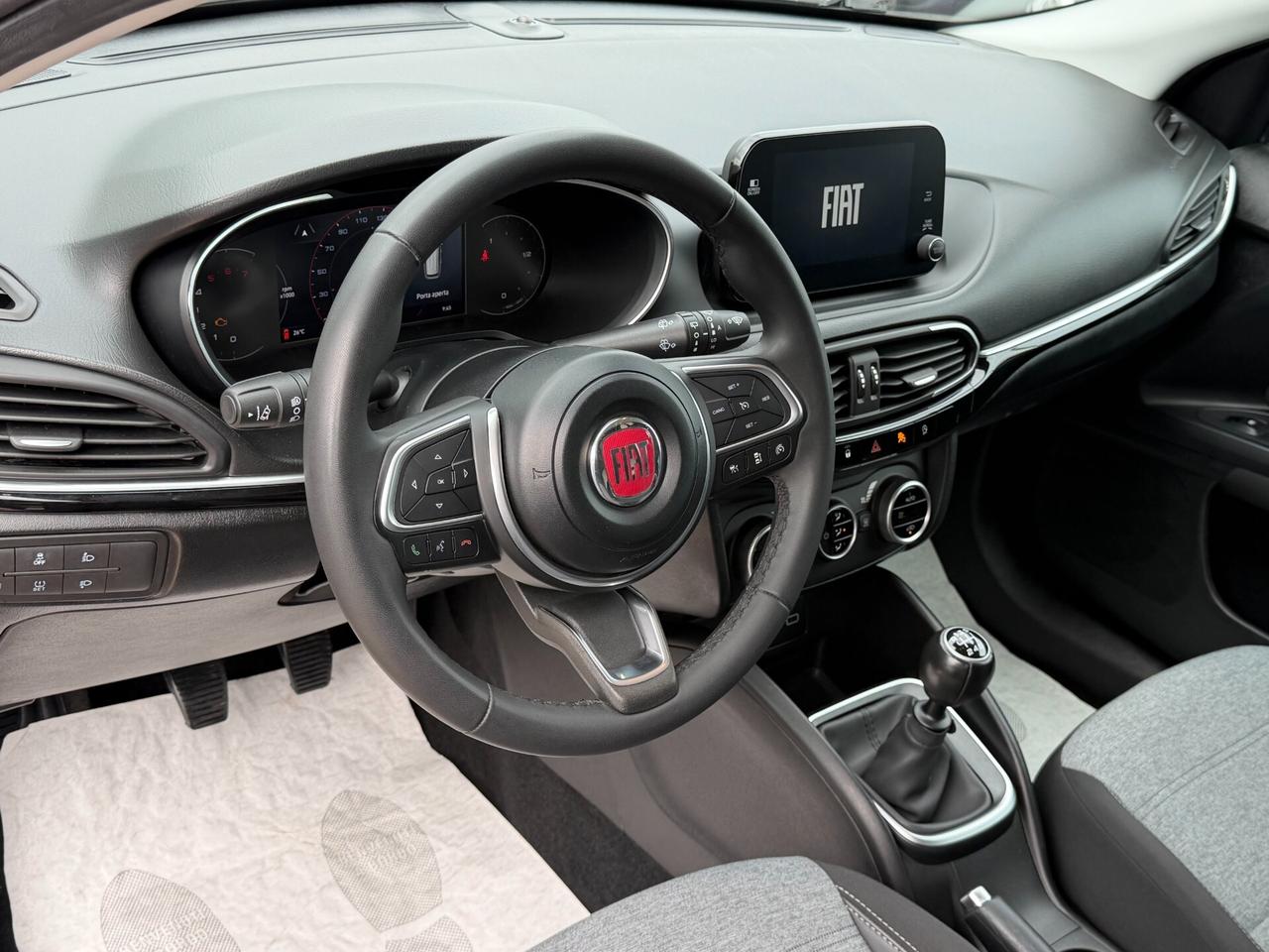 Fiat Tipo SW 1.6 M.JET 130 cv. CROSS (Autocarro 5 posti N1)