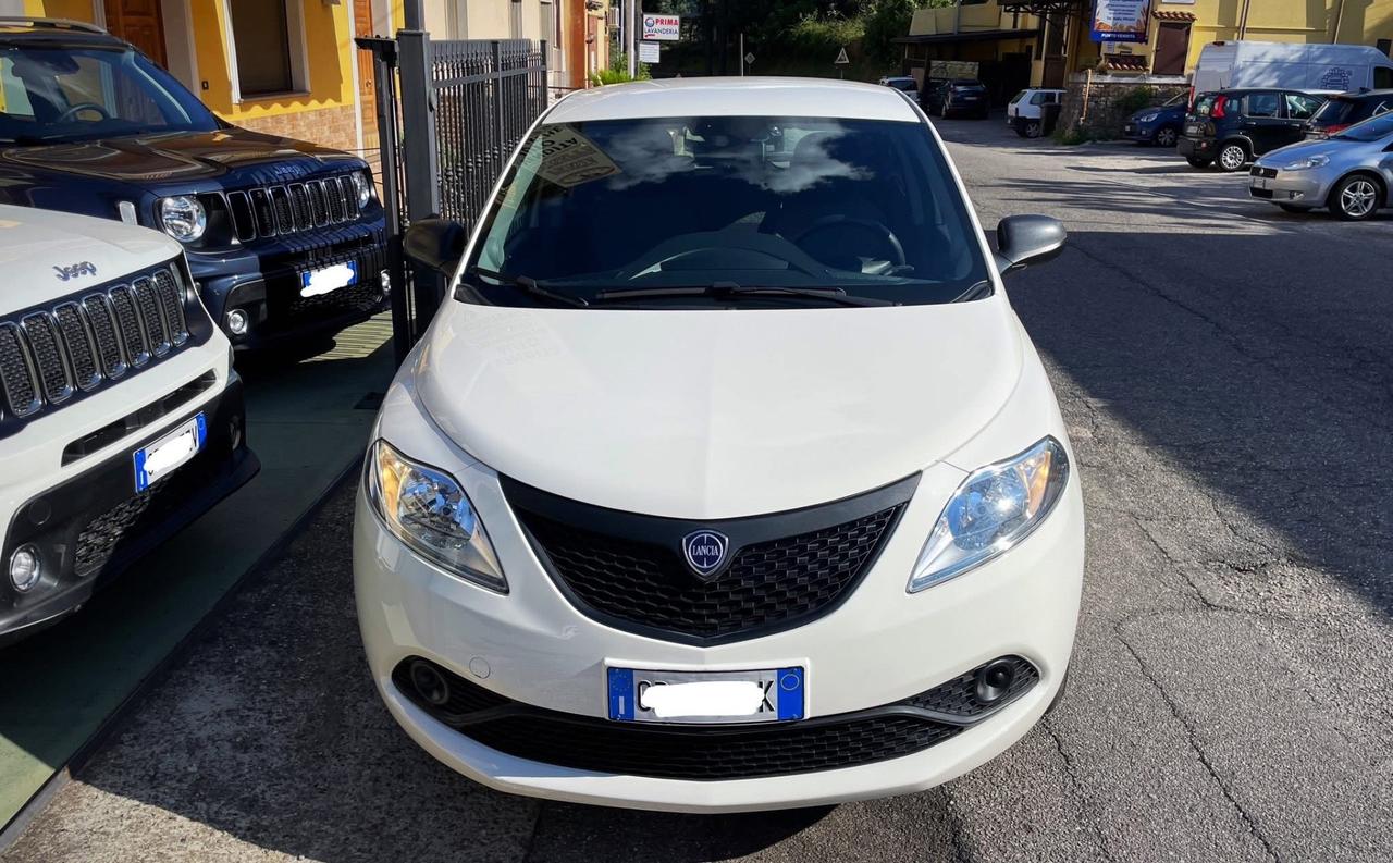 Lancia Ypsilon 1.0 Hybrid Silver - 2020