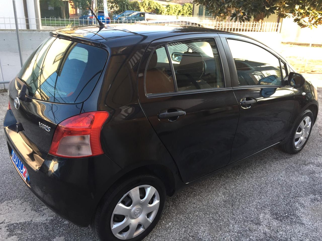 Toyota Yaris 1.0 5 porte Sol X NEOPATENTATI