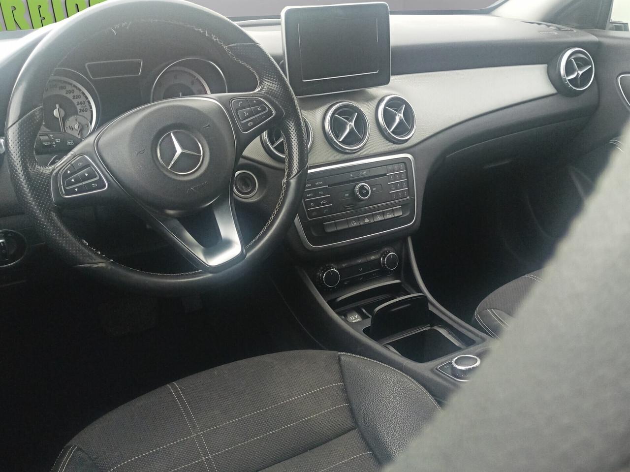 Mercedes-benz CLA 200 d Business