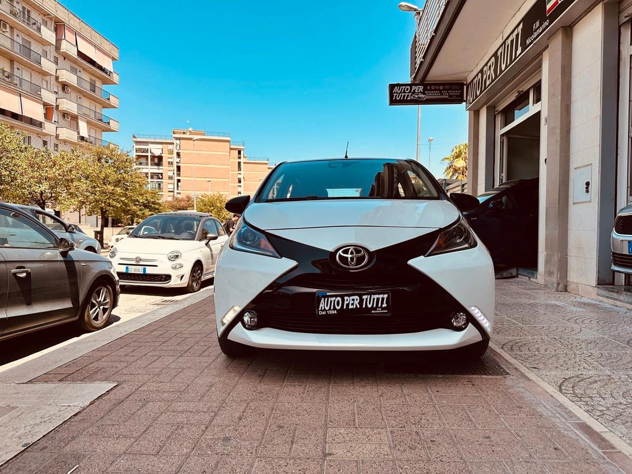 Toyota Aygo 5 porte CAMBIO AUTOMATICO