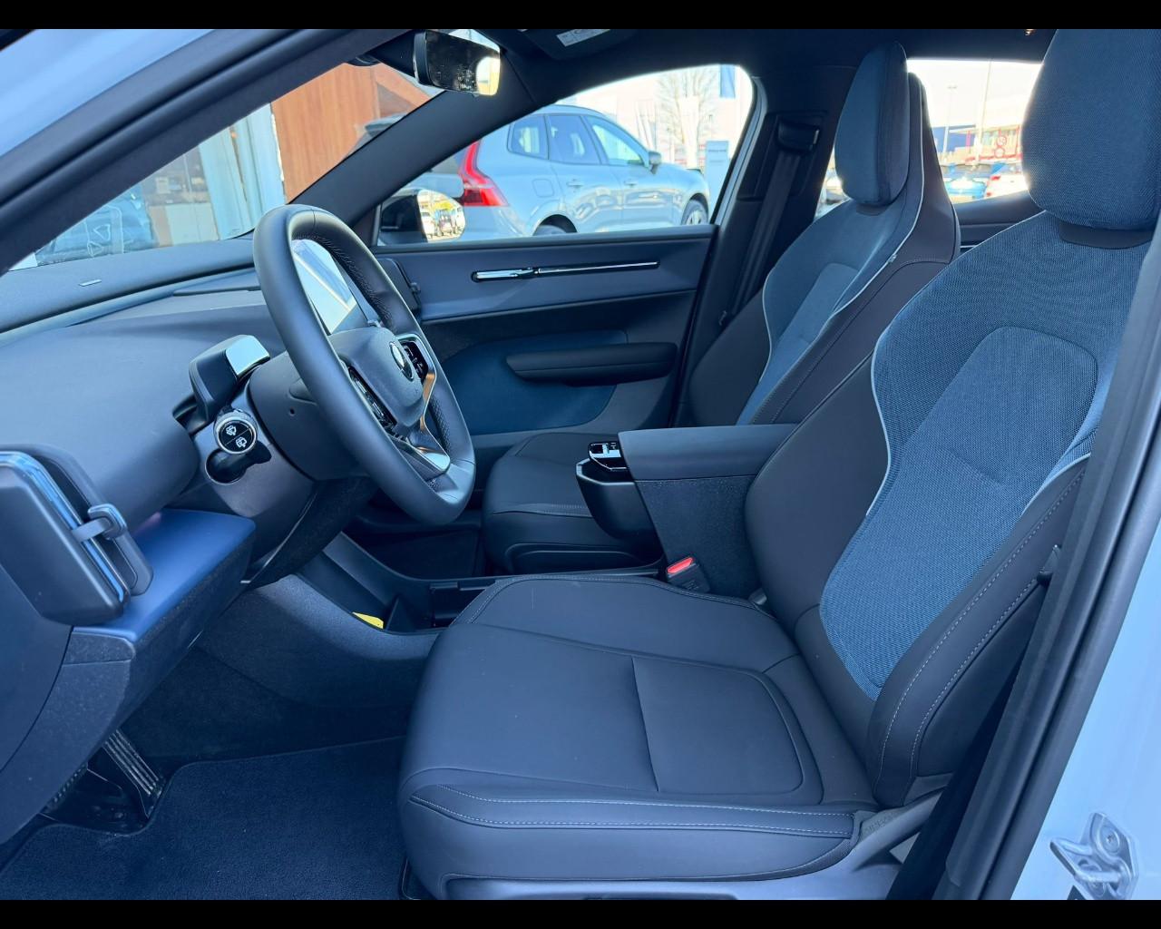 VOLVO EX30 - EX30 single motor Extended Range Plus rwd