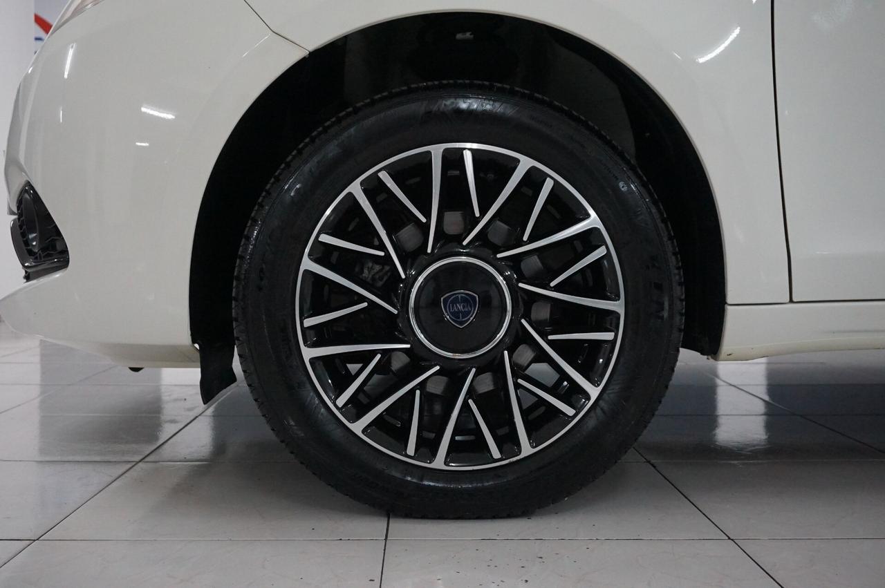 Lancia Ypsilon 1.2 69 CV 5 porte Gold