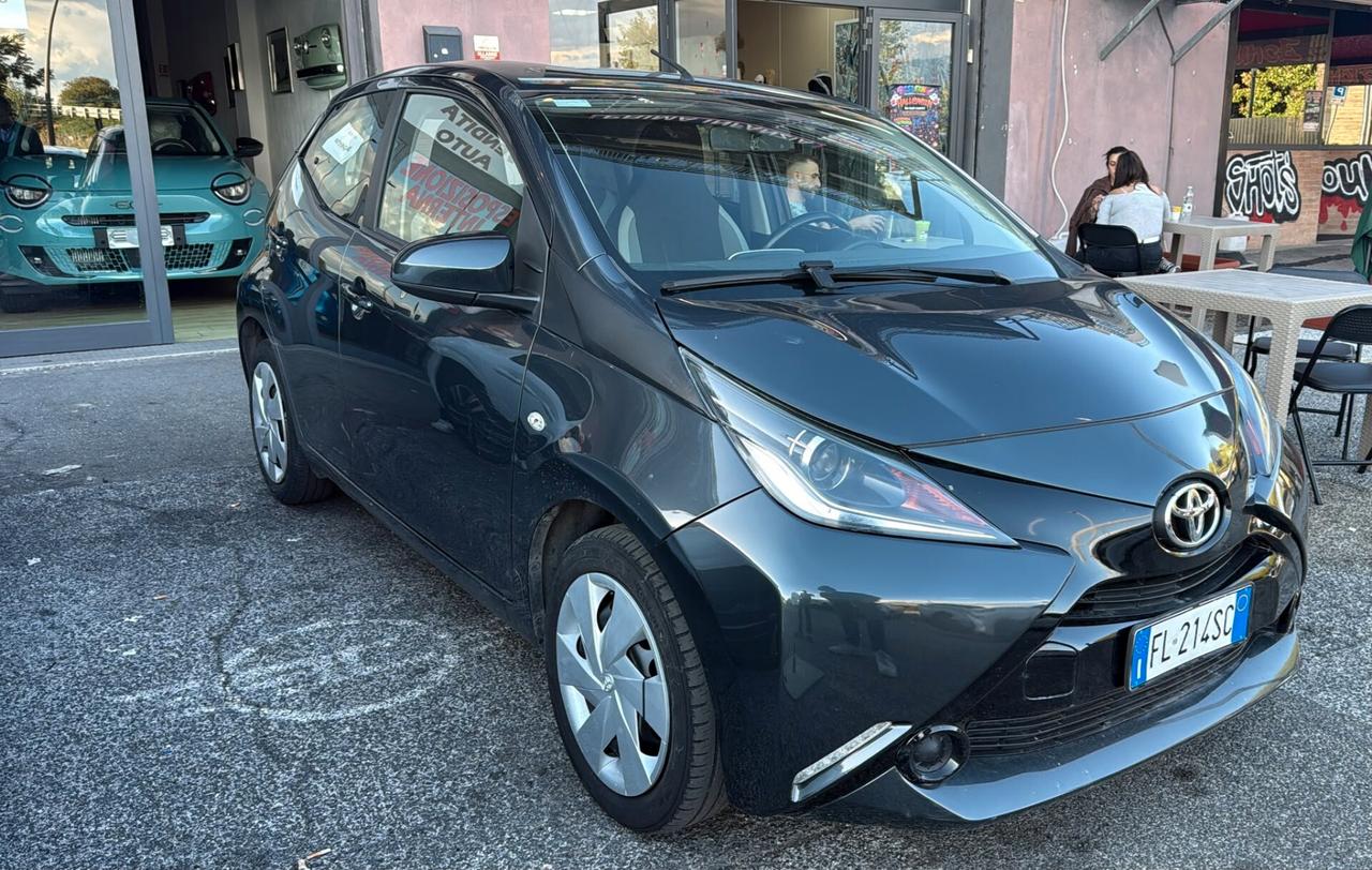 Toyota Aygo 1.0 VVT-i 69 CV 5 porte x-play TSS