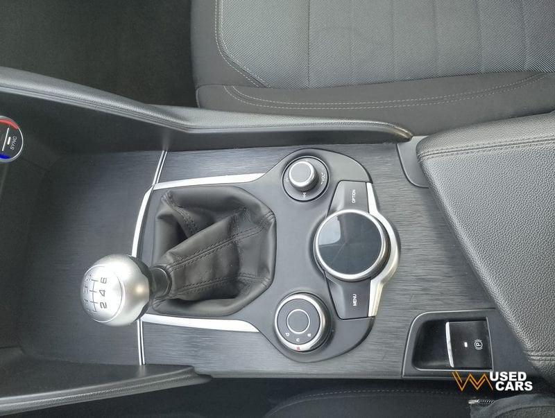 Alfa Romeo Giulia 2.2 Turbo AT8 150CV Business