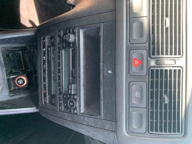 VOLKSWAGEN Golf 1.6 16V cat 5 porte Highline