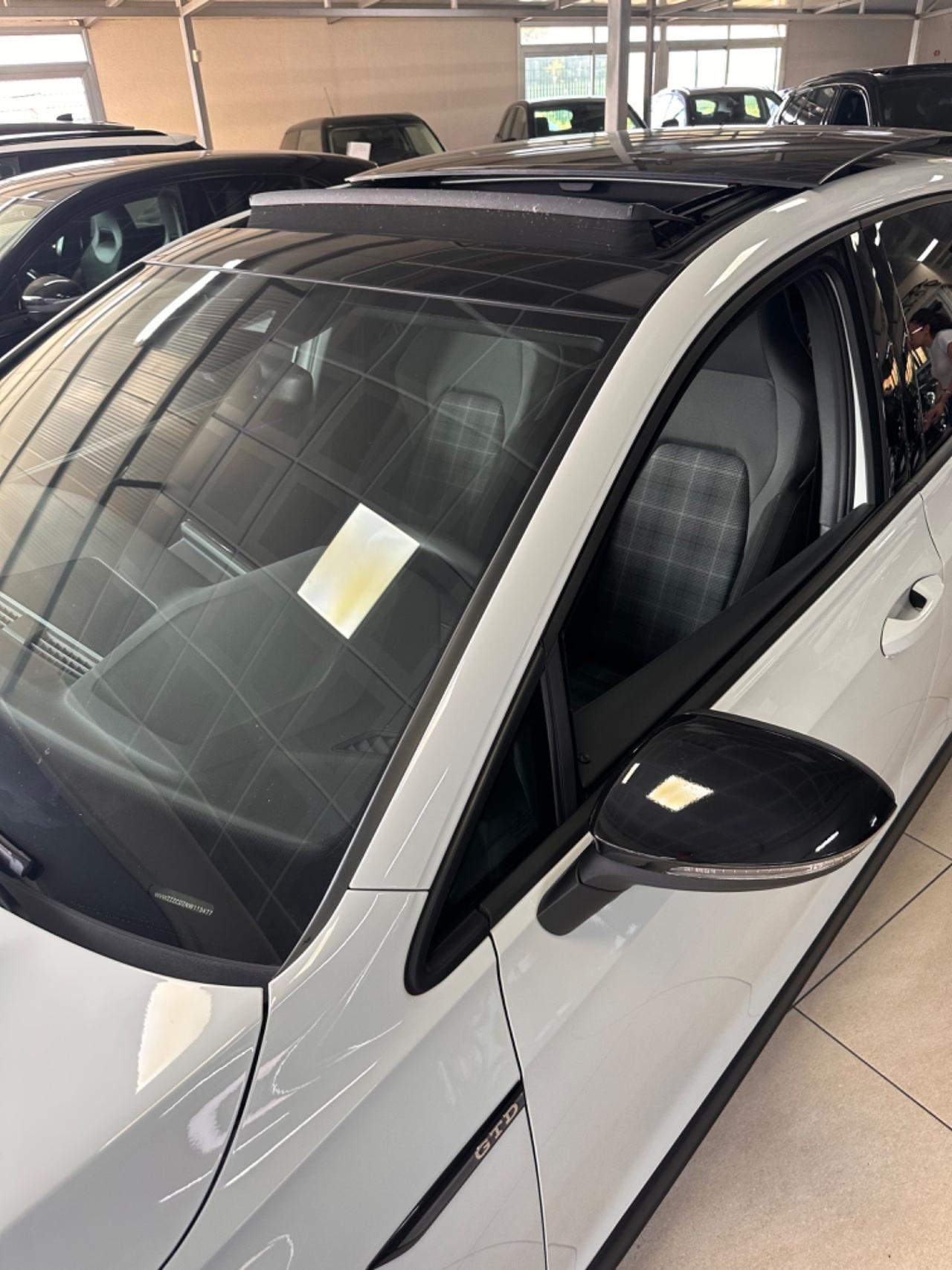 Volkswagen Golf 2.0 TDI GTD DSG 200CV