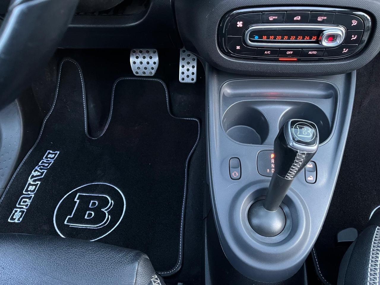 Smart fortwo brabus cabrio/xclu-km 64000-2017