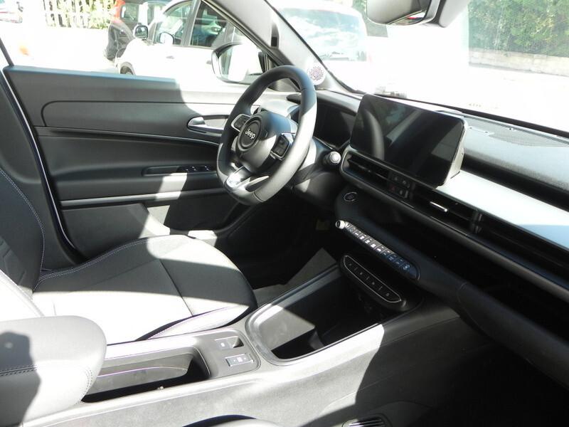 Jeep Avenger 1.2 Turbo 110 CV MHEV DCT BLACK EDITION