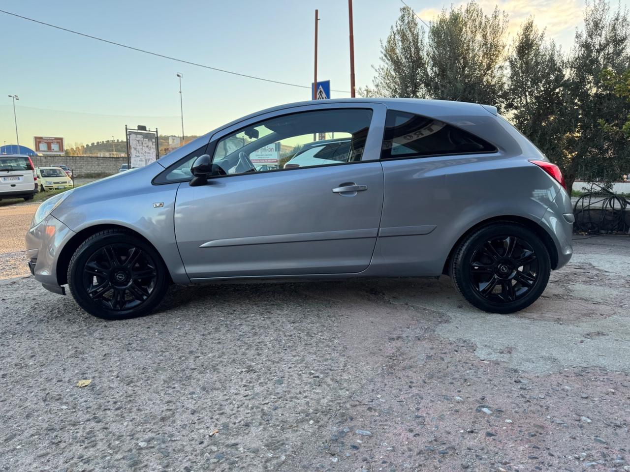 Opel Corsa 1.2 3 porte SPORT NEOPATENTATI