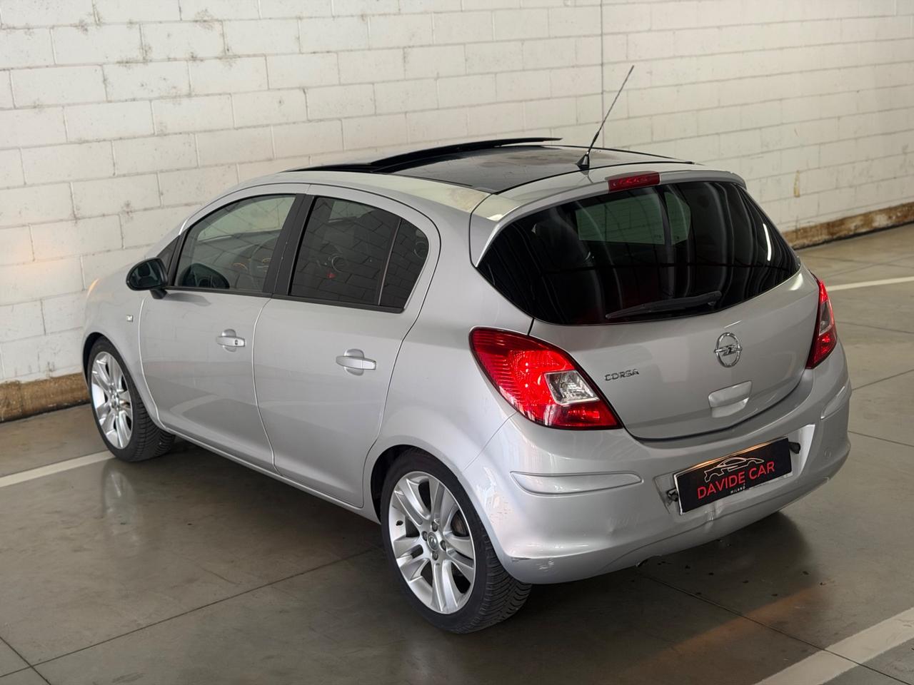 Opel Corsa 1.2 5 porte Club