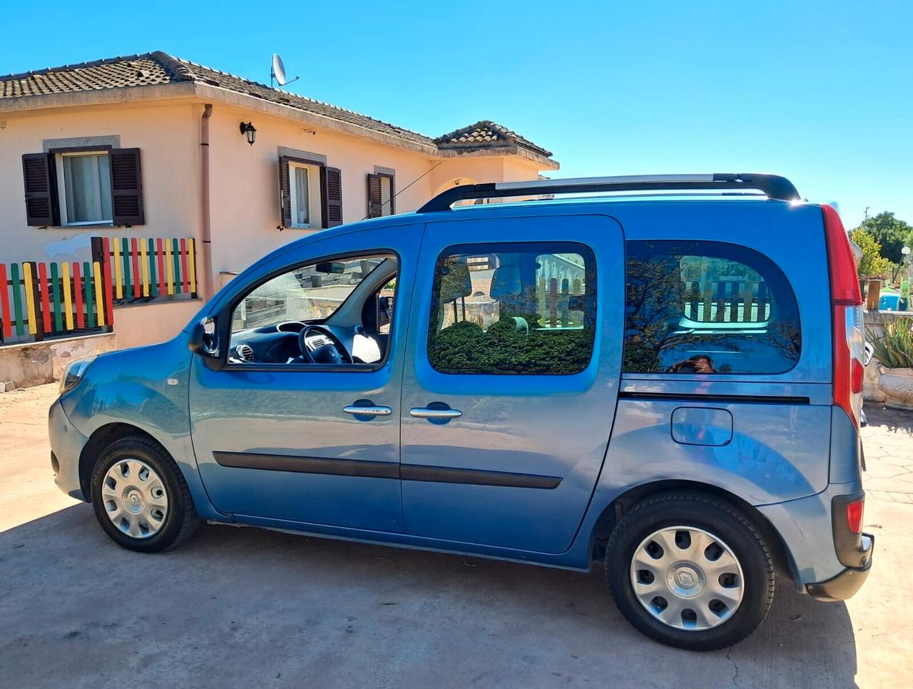 Renault Kangoo TRASPORTO DISABILI PIANALE RIBASSATO