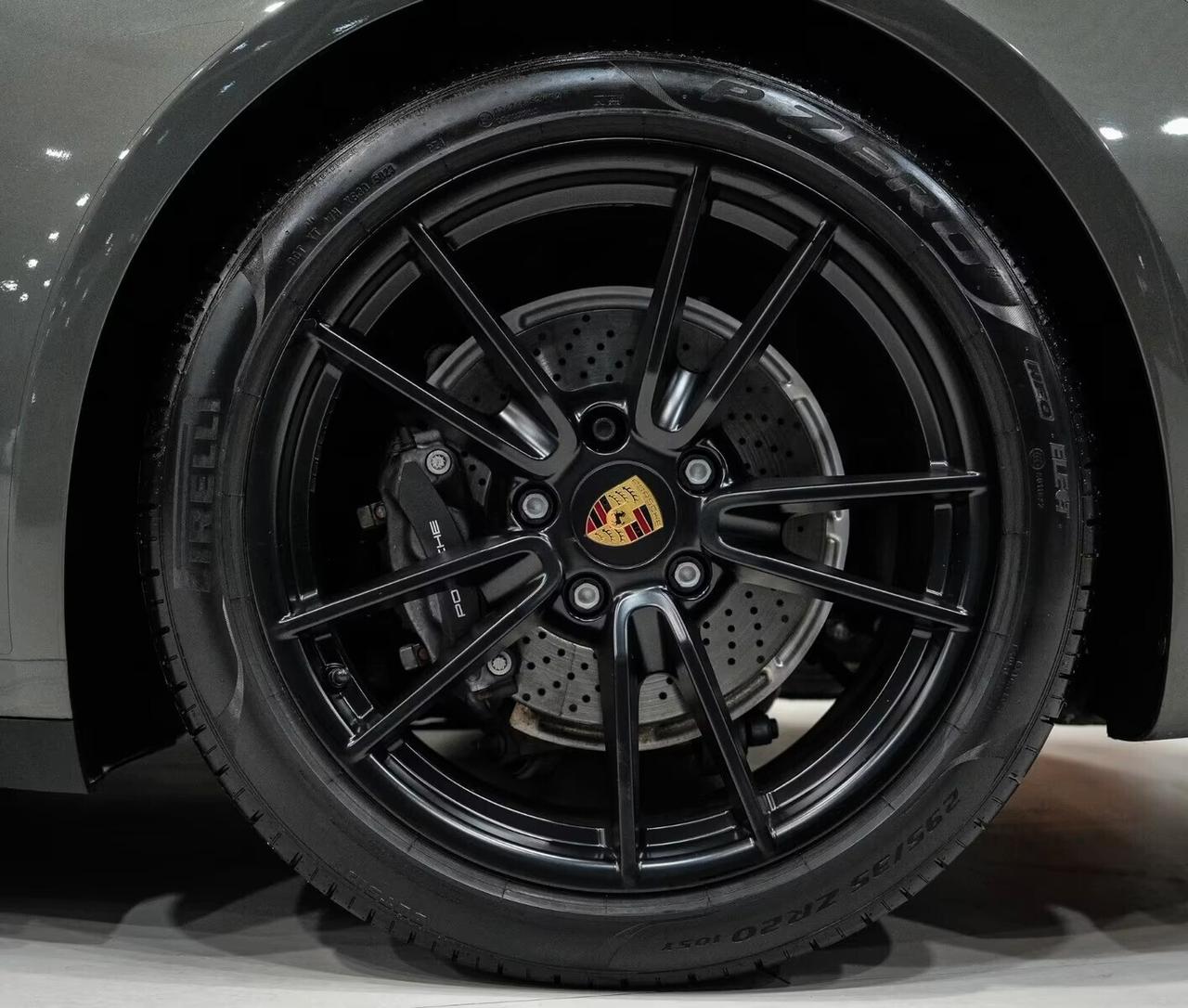 Porsche 992, 911 Coupe 3.0 Carrera auto, sedili sportivi