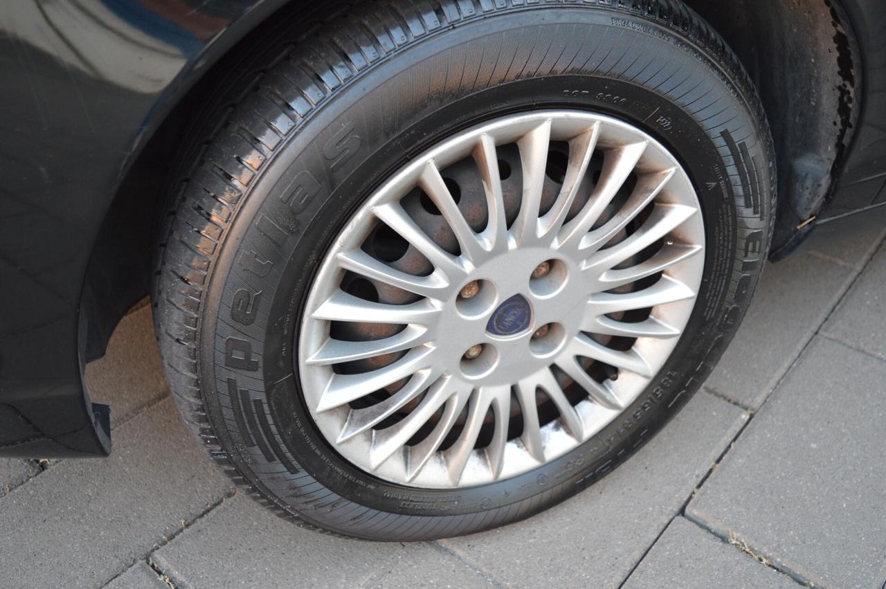 Lancia Ypsilon 1.2 Argento
