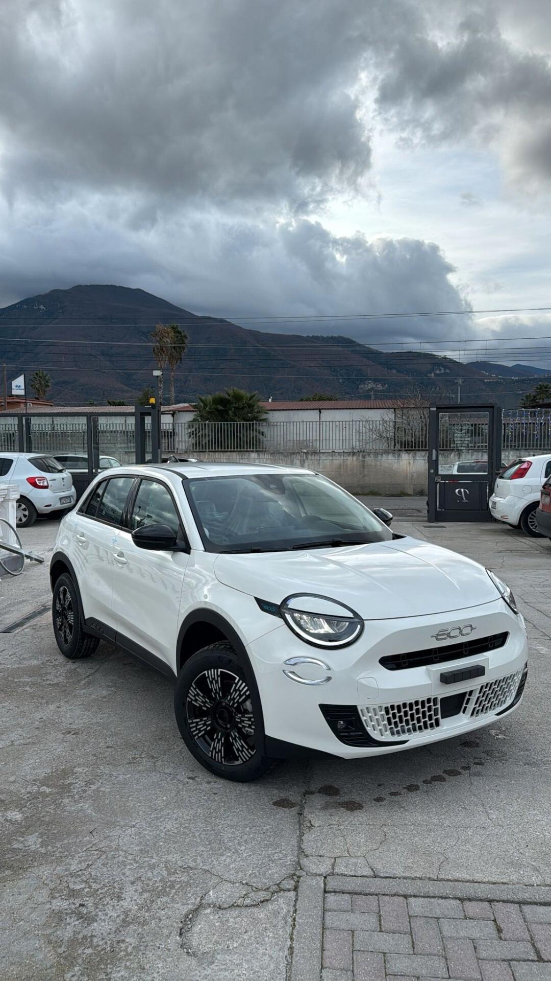 Fiat 600 Hybrid 145 CV CAMBIO AUTOMATICO "ICON"