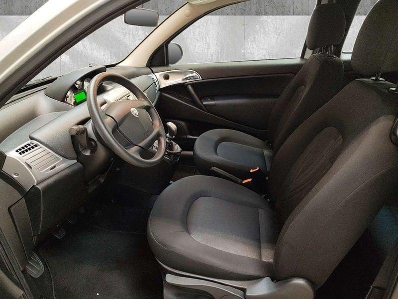 Lancia Ypsilon 1.2 8v Unyca