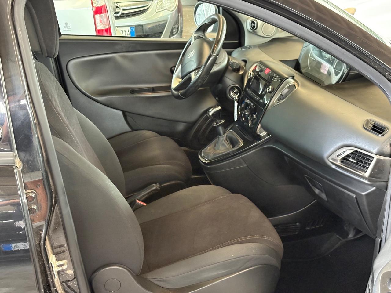 Lancia Ypsilon 0.9 TwinAir 85 CV 5 porte Metano Ecochic Elefantino