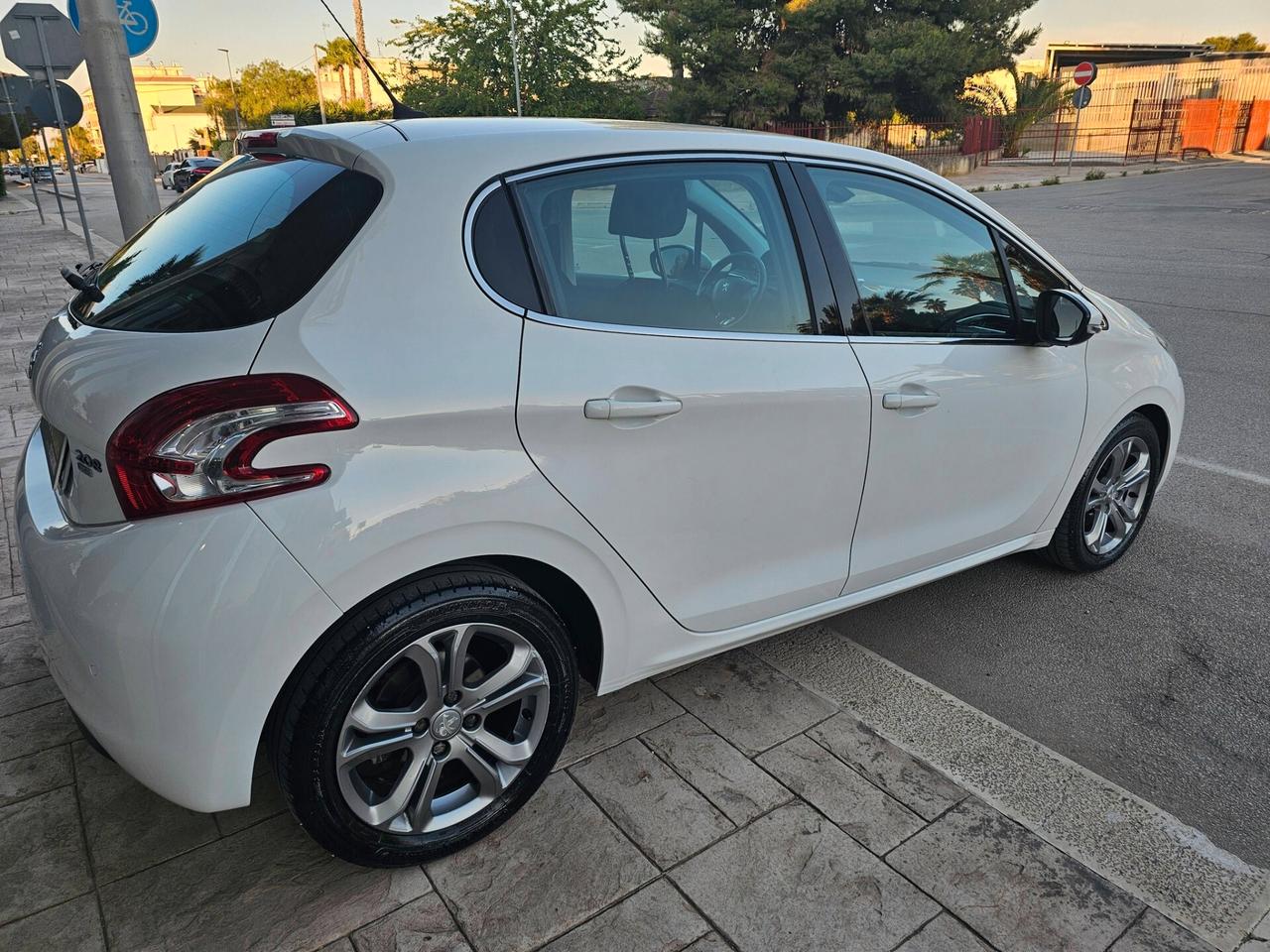 PEUGEOT 208 1.6 HDI 92CV ALLURE FULL OPTIONAL