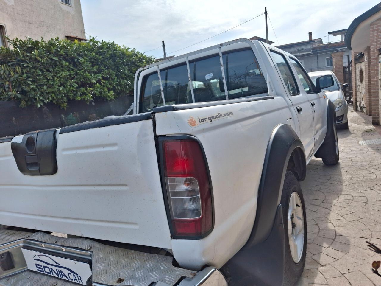 Nissan Navara 2.5 dCi 4 porte Double Cab SE gancio traino