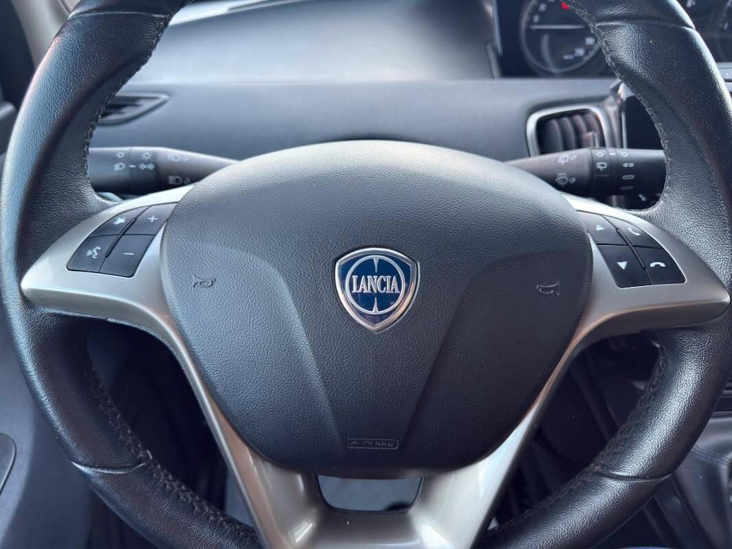 Lancia Ypsilon III 1.0 firefly hybrid Gold s&s 70cv Con CARPLAY