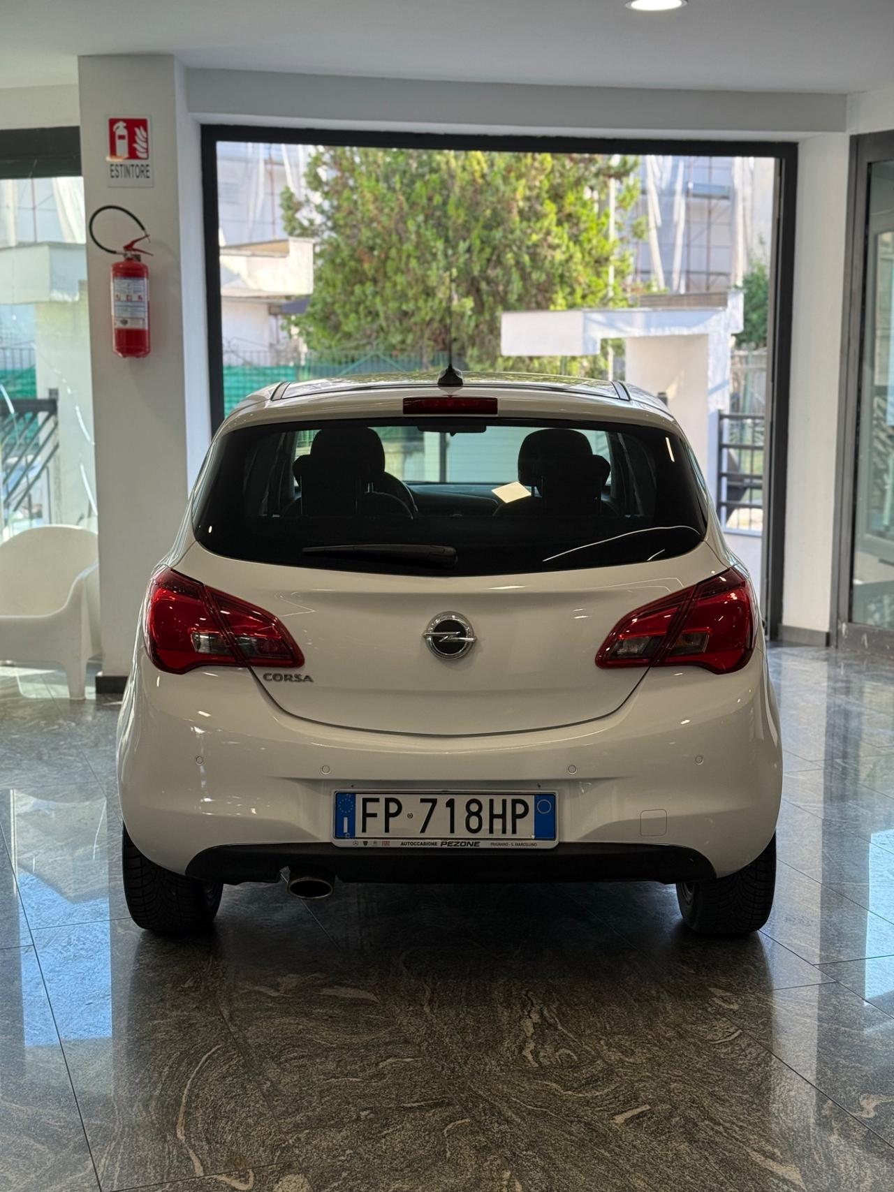 Opel Corsa 1.2 5 porte b-Color