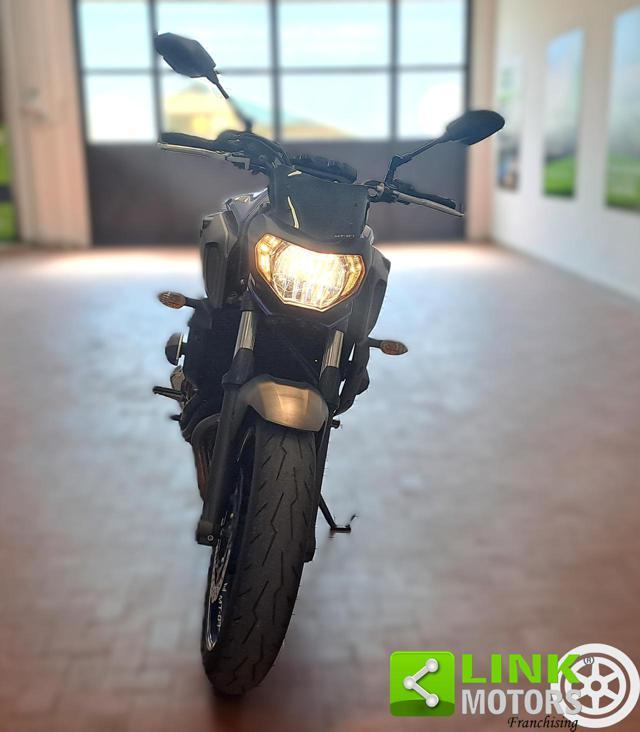 YAMAHA MT-07 .