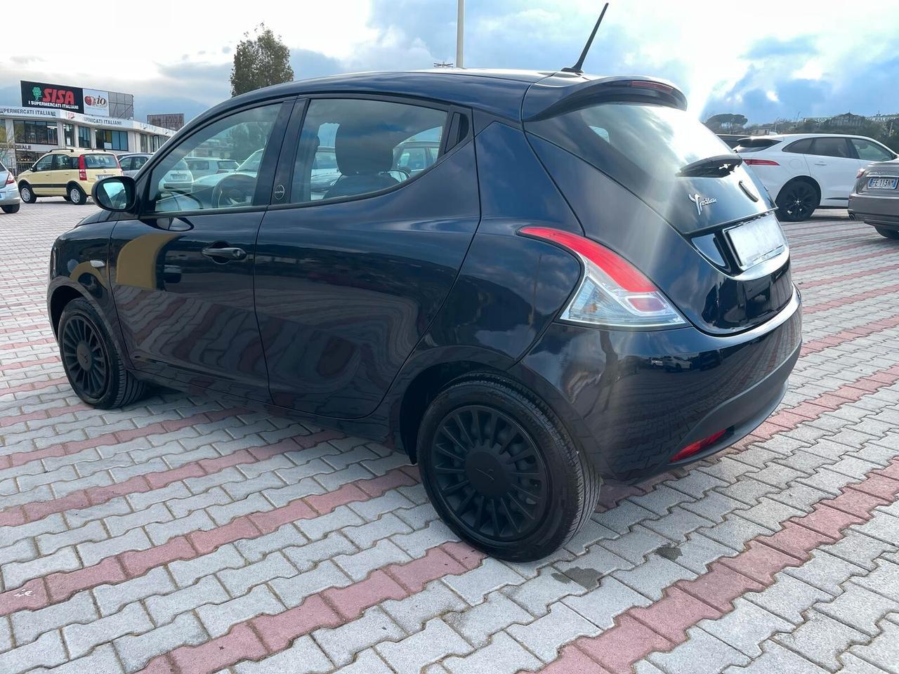 Lancia Ypsilon 1.0 FireFly 5 porte S&S Hybrid Ecochic Gold