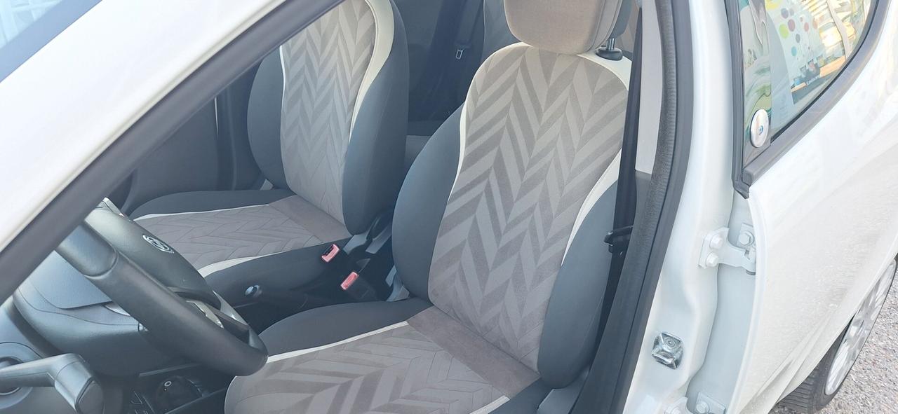 Lancia Ypsilon 1.2 69 CV 5 porte GPL Ecochic Silver