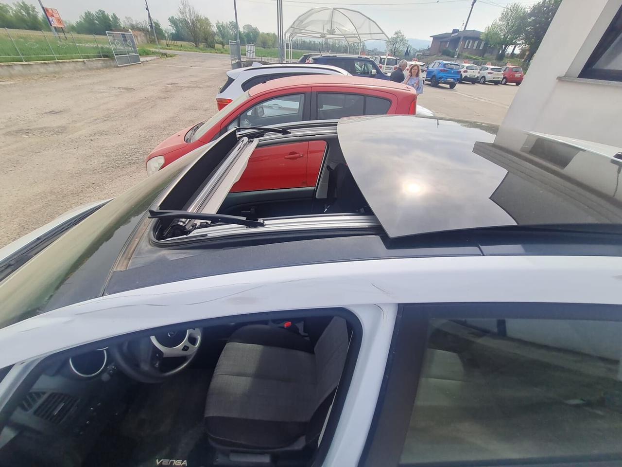 Kia Venga 1.4 CRDi 90CV Cool + TETTO