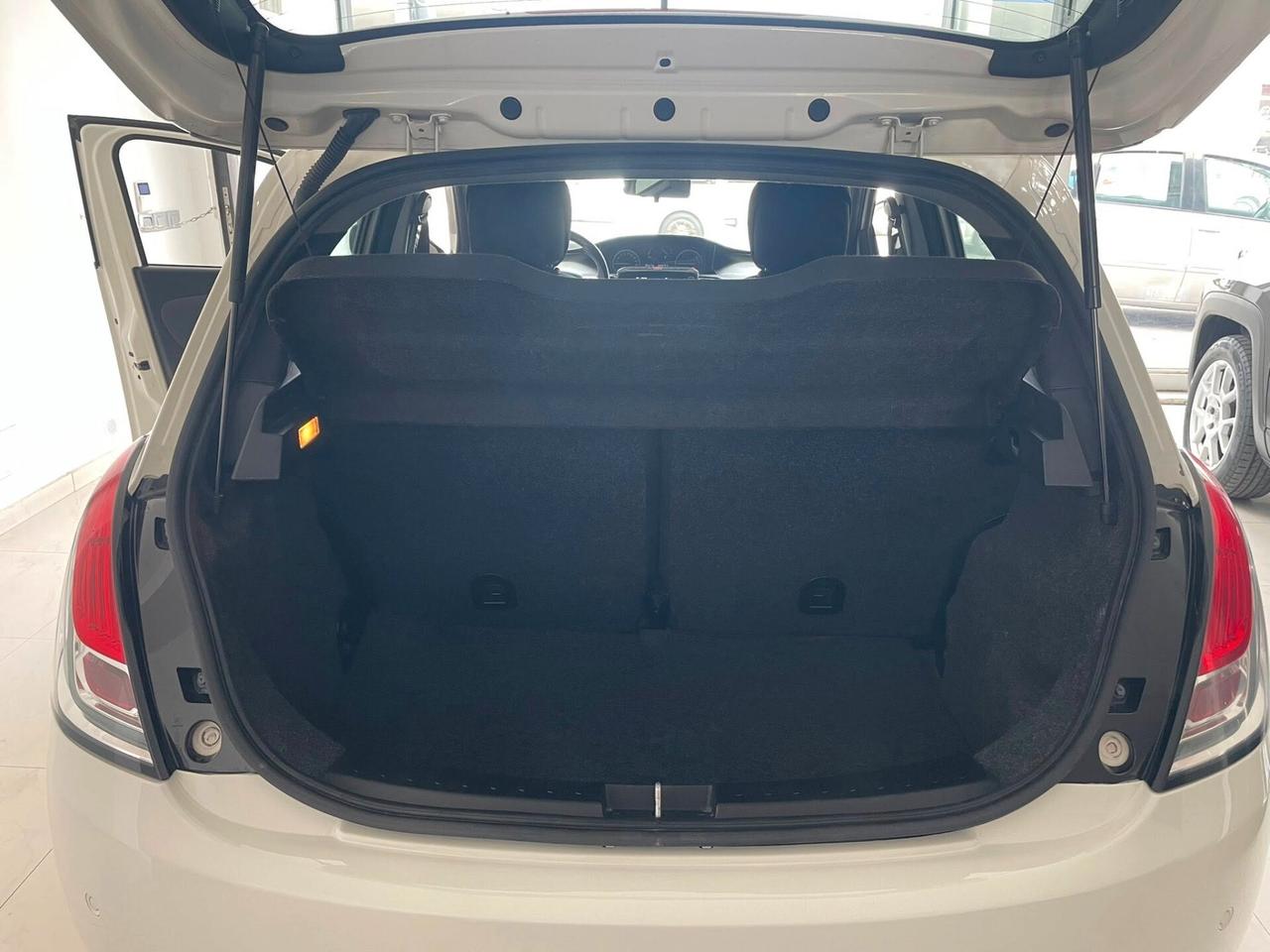 Lancia Ypsilon 1.0 FireFly 5 porte S&S Hybrid Ecochic Gold