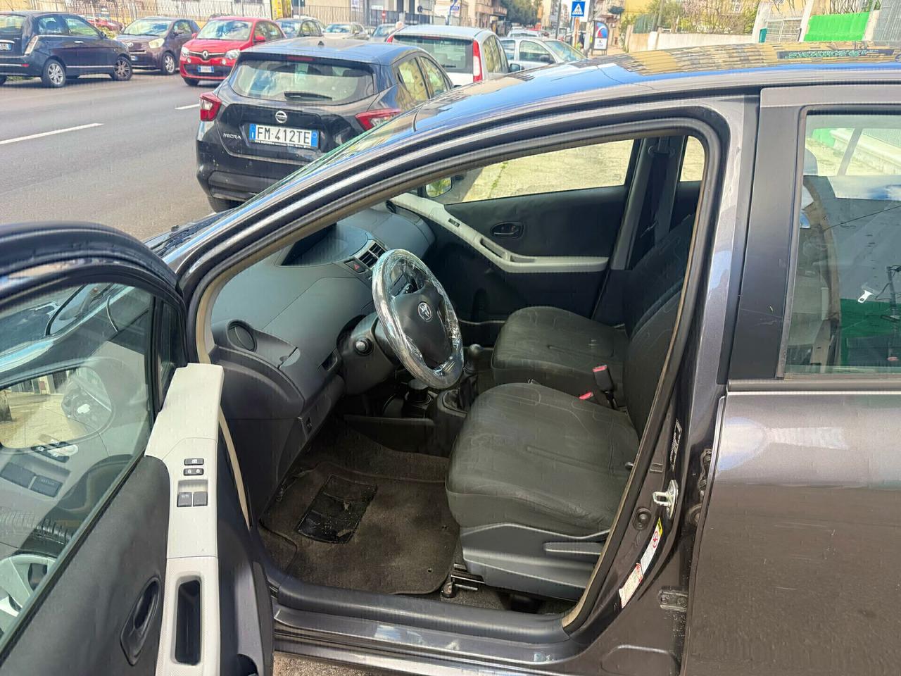 Toyota Yaris 1.0 BENZINA - 5 porte - NEOPATENTATO