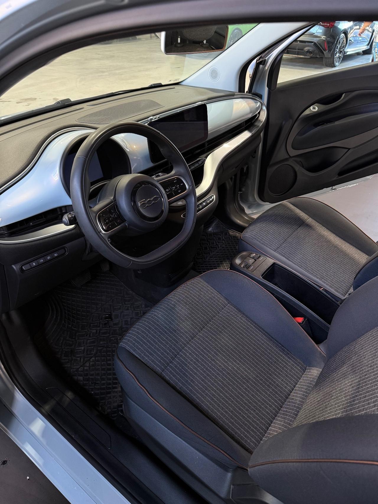 Fiat 500 500e Berlina 42 kWh Passion