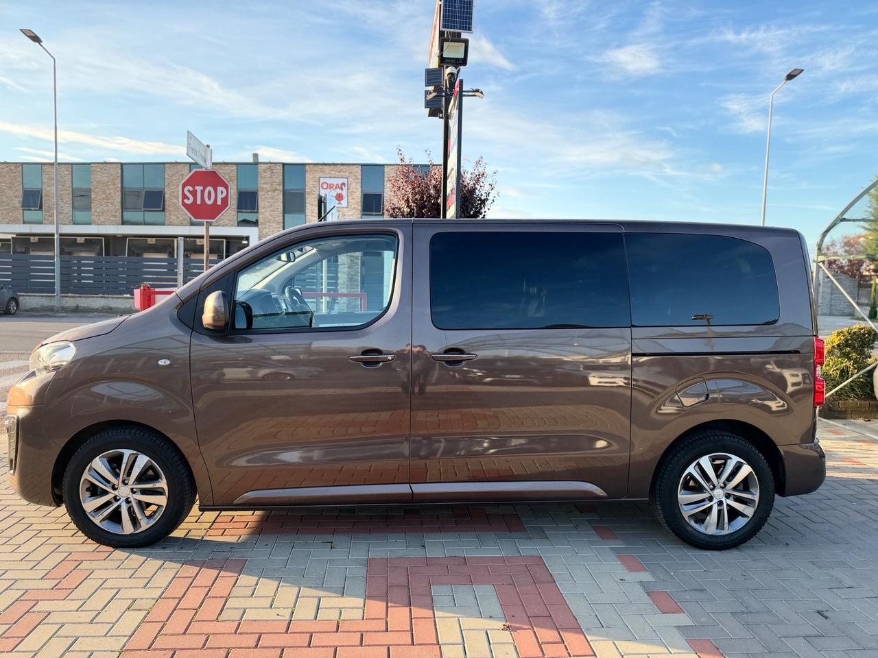Peugeot Traveller BlueHDi 180 EAT8 Long Vip 8 POSTI
