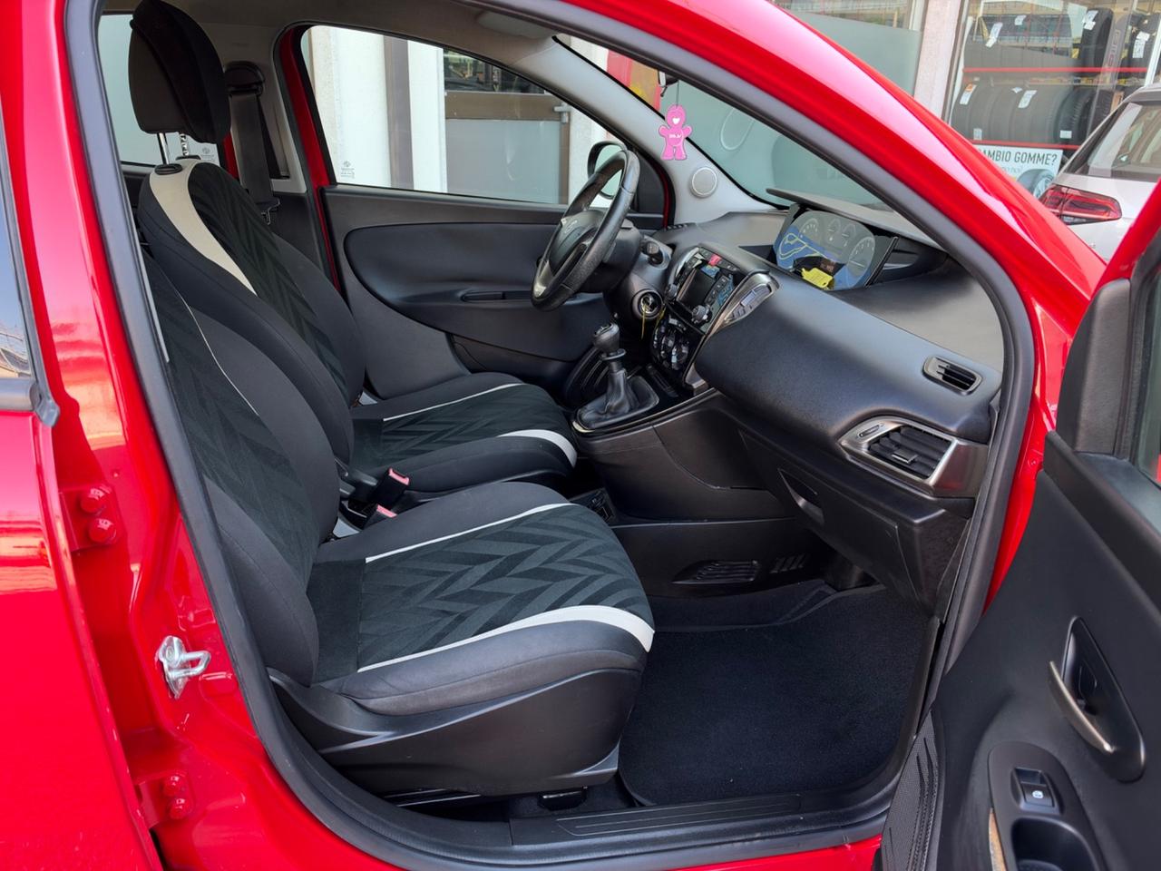Lancia Ypsilon 1.2 69 CV 5 porte 2016
