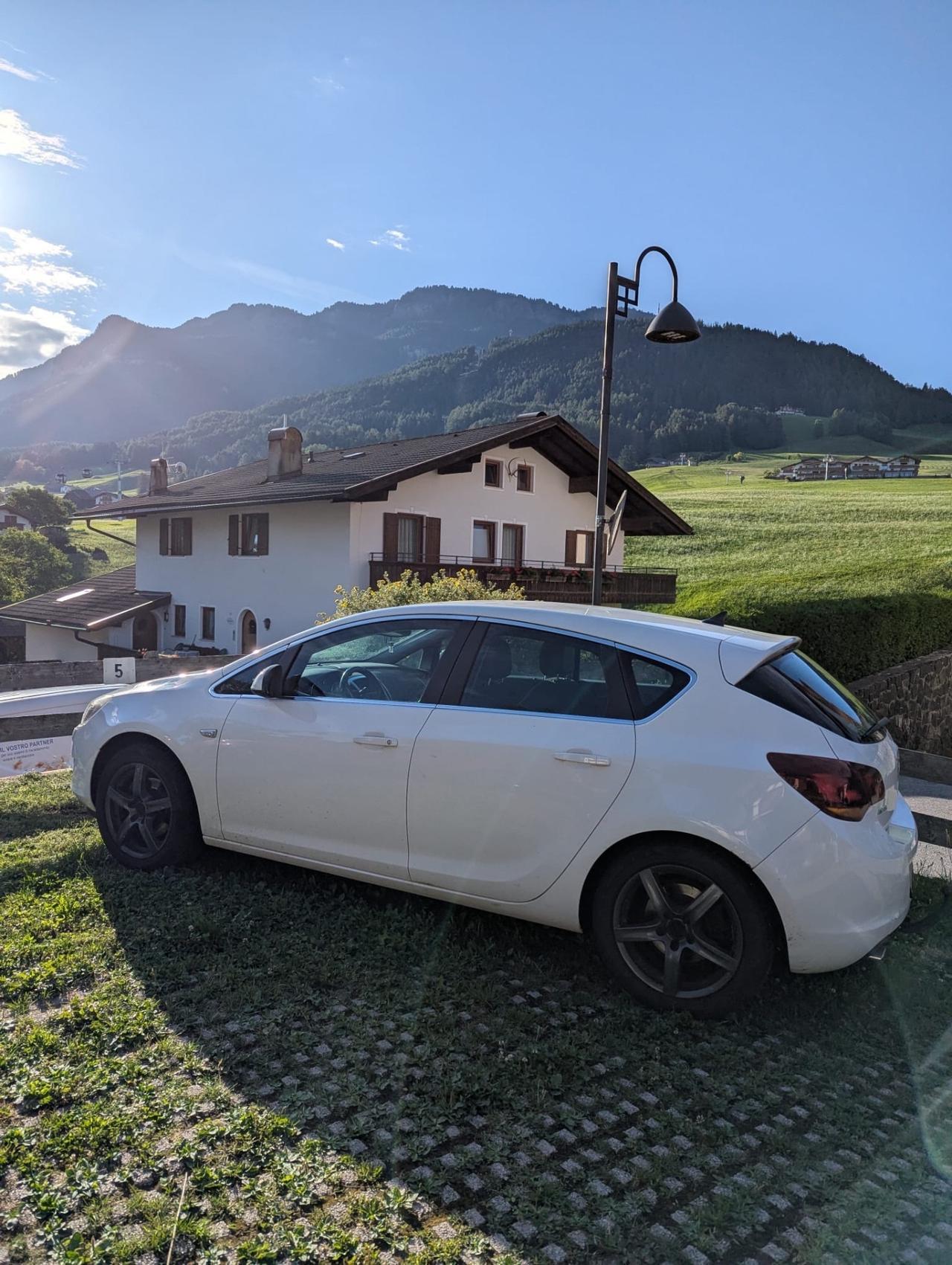 Opel Astra 1.6 Turbo 180CV 5 porte aut. Cosmo S