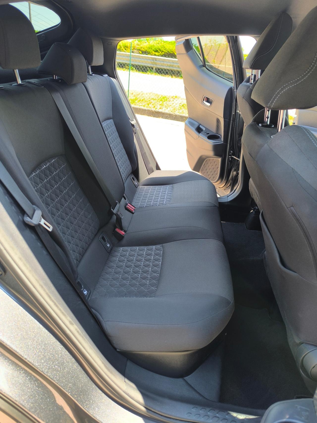 Toyota C-HR 2.0 Hybrid E-CVT Morebusiness