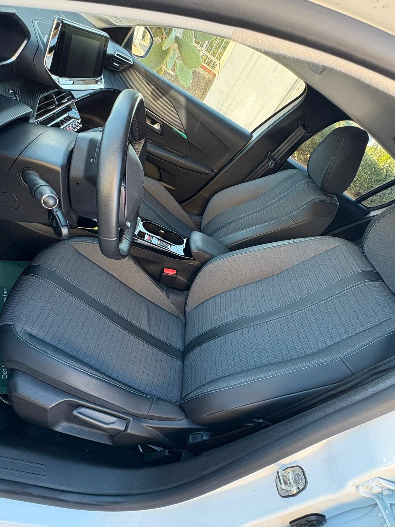 Peugeot 208 PureTech 100 Evolution