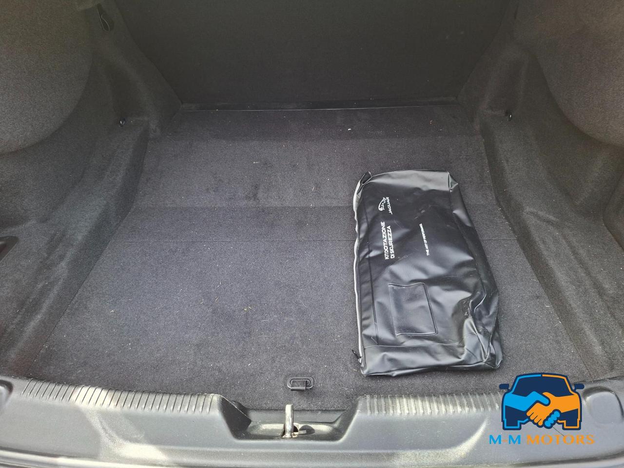 Jaguar XE Berlina XE 2.0d i4 Prestige Business edition 180cv auto my18